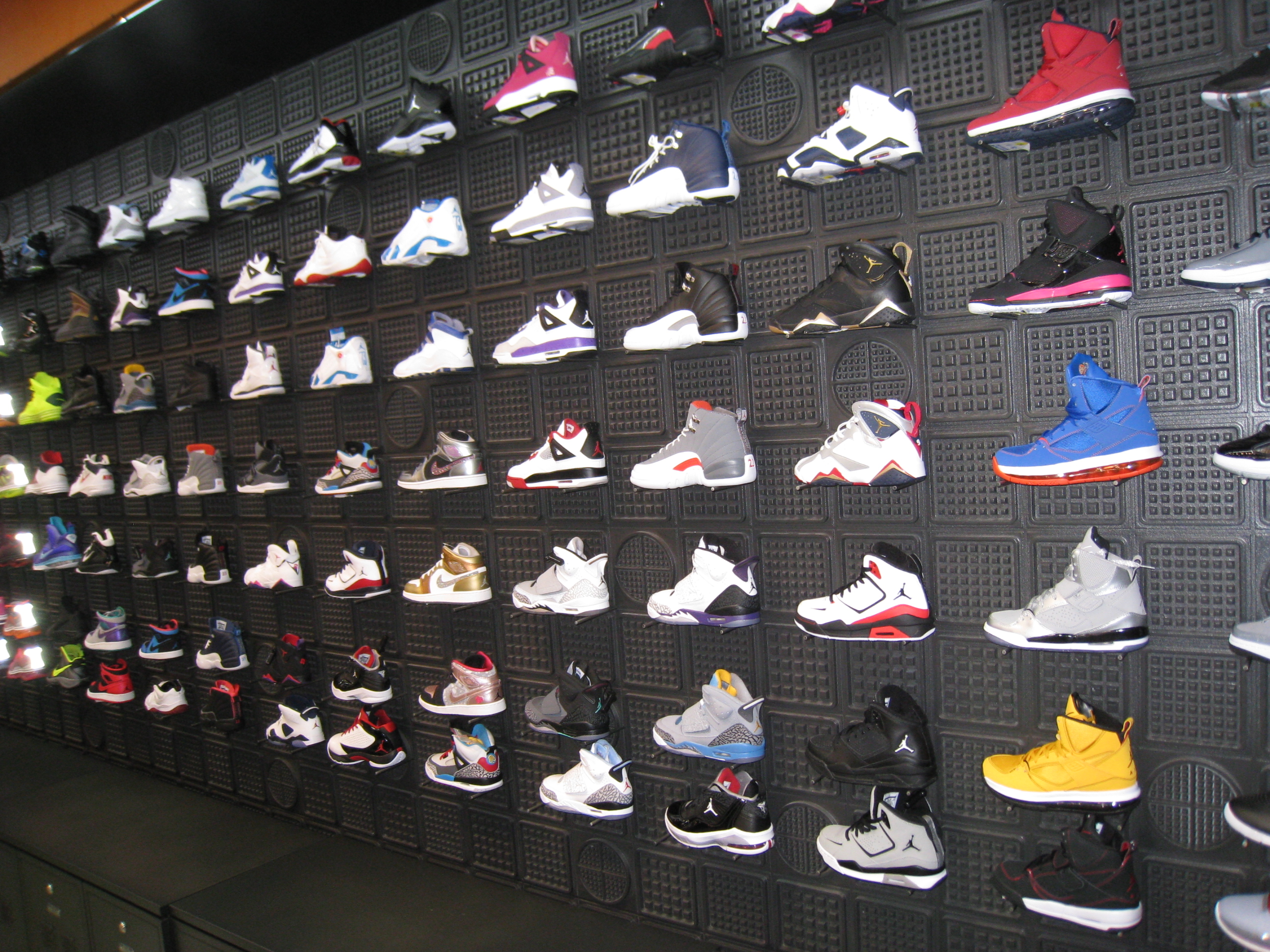1 магазин кроссовок. Air Jordan franchise кроссовки. Nike Air Jordan Дубайская коллекция.